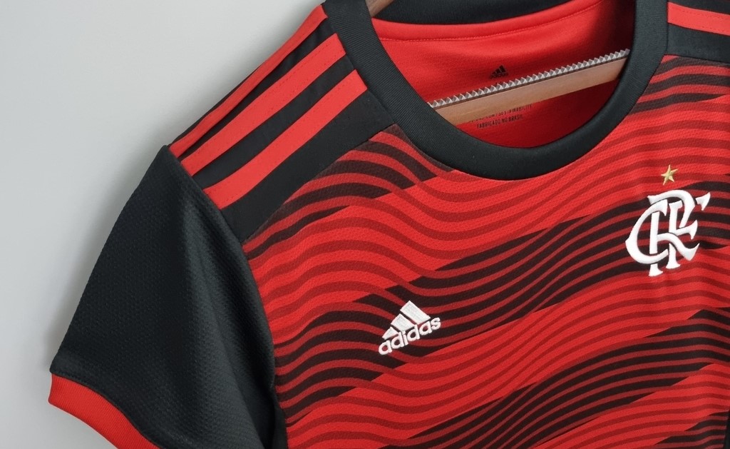 Adidas vai fazer reajuste absurdo em preço da camisa do Flamengo