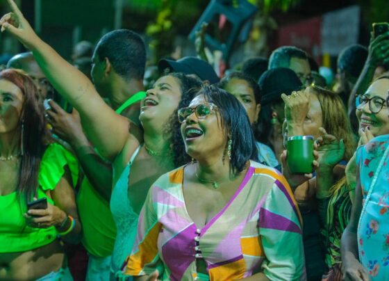 grande-publico-prestigia-baile-dos-coroas-no-encerramento-do-festival-de-arembepe-2023