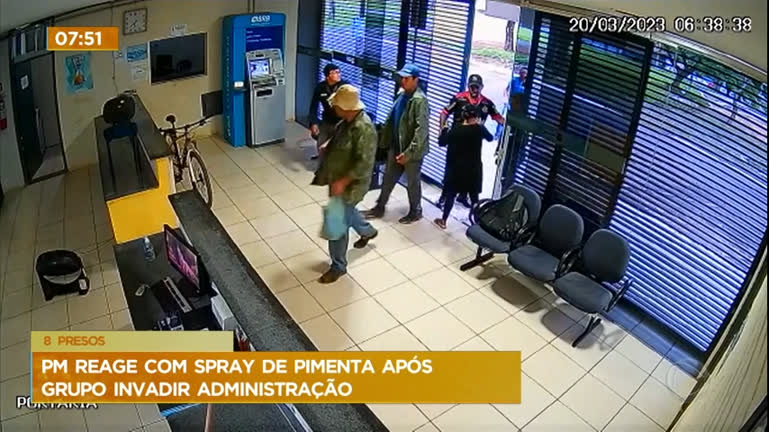 Polícia reage com spray de pimenta após grupo invadir Administração de Brazlândia (DF)