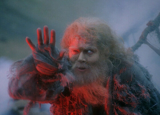 considerado-um-dos-melhores-filmes-do-cinema-britanico,-obra-prima-da-comedia-de-acao-esta-na-netflix