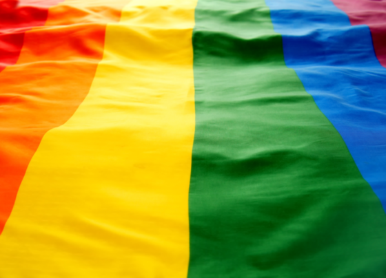j-k.-rowling-se-pronuncia-novamente:-autora-questiona-o-movimento-trans-e-gera-polemica