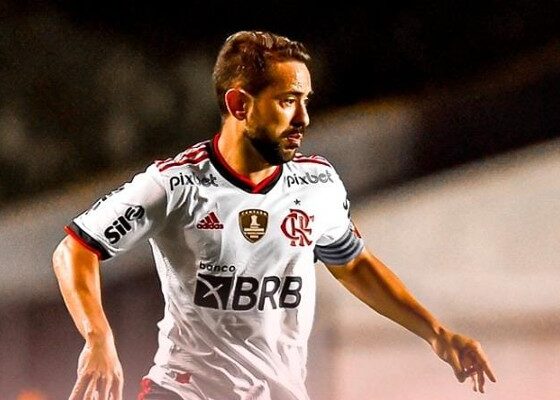 everton-ribeiro-perde-espaco-com-vitor-pereira-e-chega-a-tres-jogos-consecutivos-como-reserva