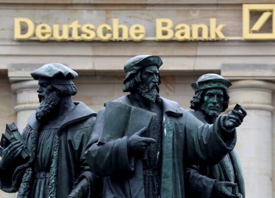 acoes-do-banco-alemao-deutsche-bank-caem-nesta-sexta-feira
