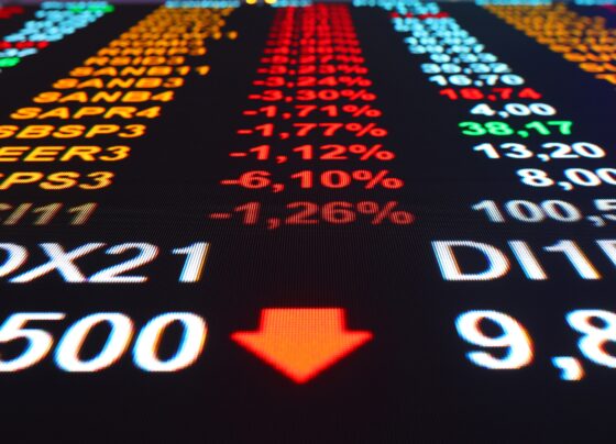 ibovespa-tomba-mais-de-2%-e-perde-os-100-mil-pontos-pela-primeira-vez-desde-julho