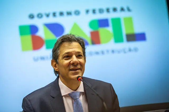 Haddad diz que elevar impostos não está no radar, mas defende cobrança maior de ‘abastados’