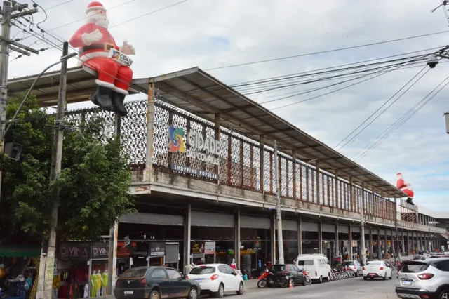 Justiça determina que Prefeitura de Feira de Santana e responsáveis por obras de Shopping Popular construam área para artesãos