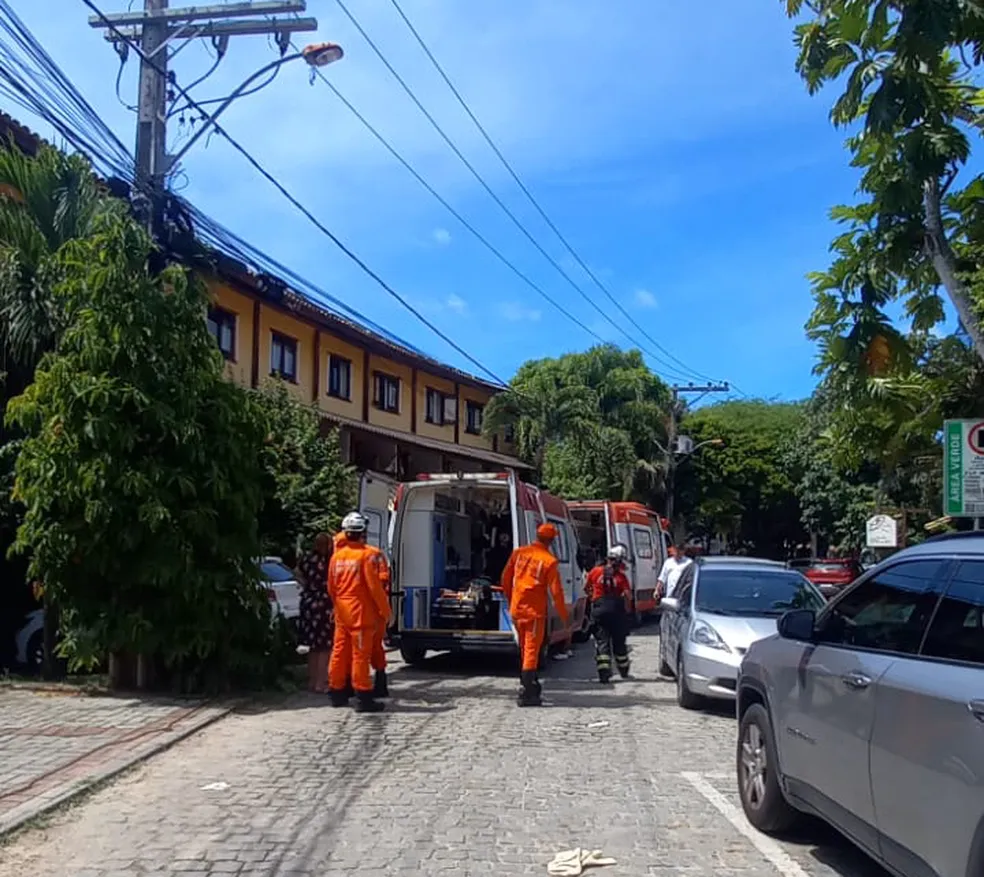 Elevador despenca com casal e crianças em hotel de destino turístico da Bahia