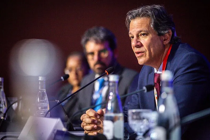 Cota do Brasil no FMI pode ser revista, diz Haddad