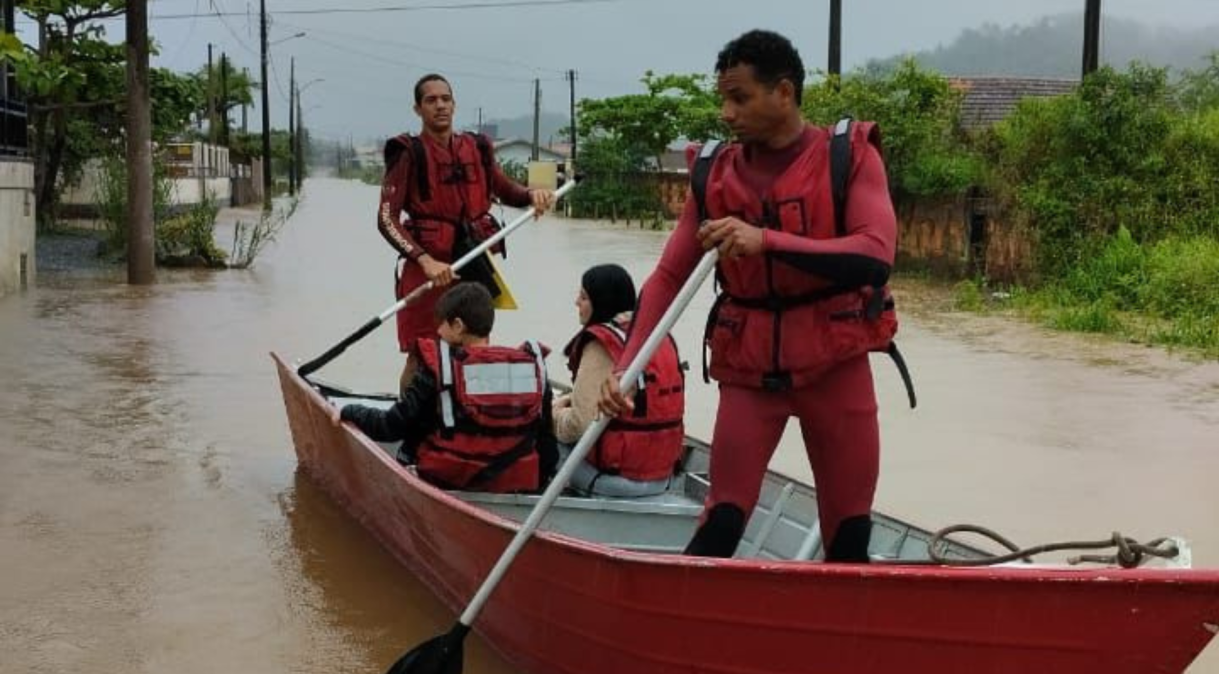 Projeção da Defesa Civil de Blumenau, mostra que o nível do Rio Itajaí- Açu deve chegar a 10 metros