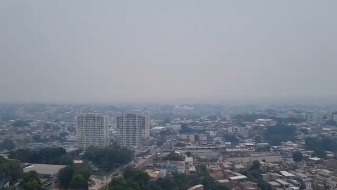 Onda de fumaça cobre Manaus após queimadas e seca histórica; veja