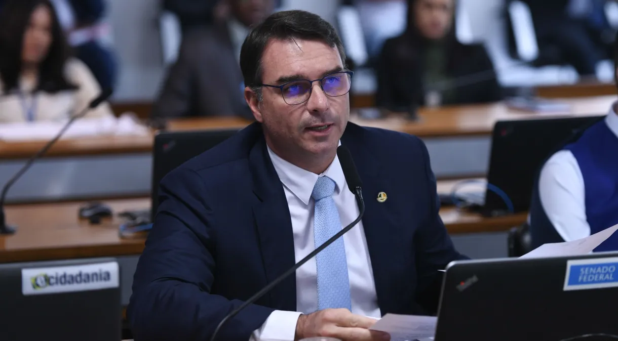 Após presidente do PL confirmar Ramagem para o Rio, Flávio Bolsonaro diz que martelo não está batido