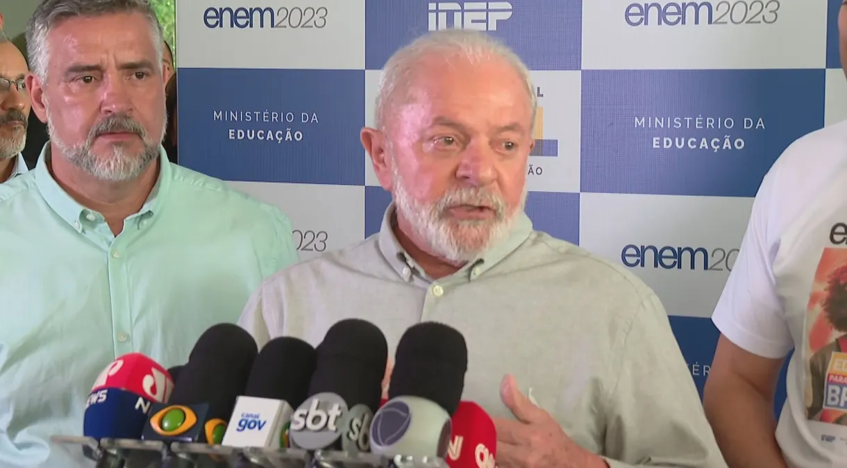 Lula visita sala de monitoramento do Enem e garante que alunos não serão prejudicados por chuvas