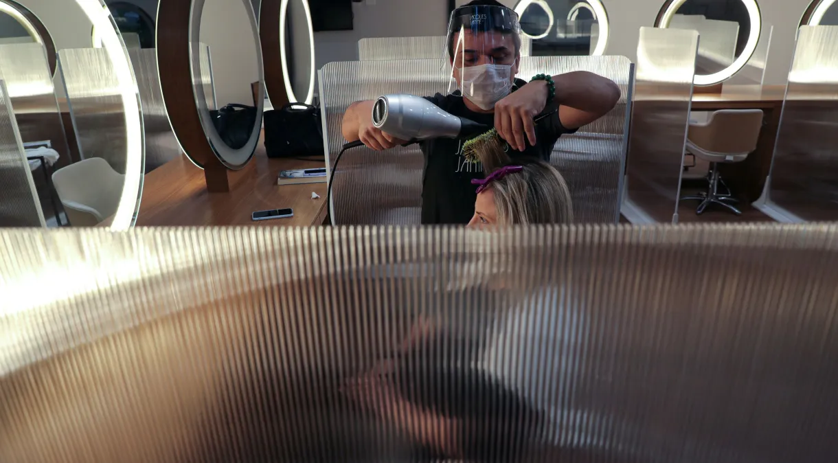 Setor de serviços registra recuo de 0,3% em setembro, diz IBGE