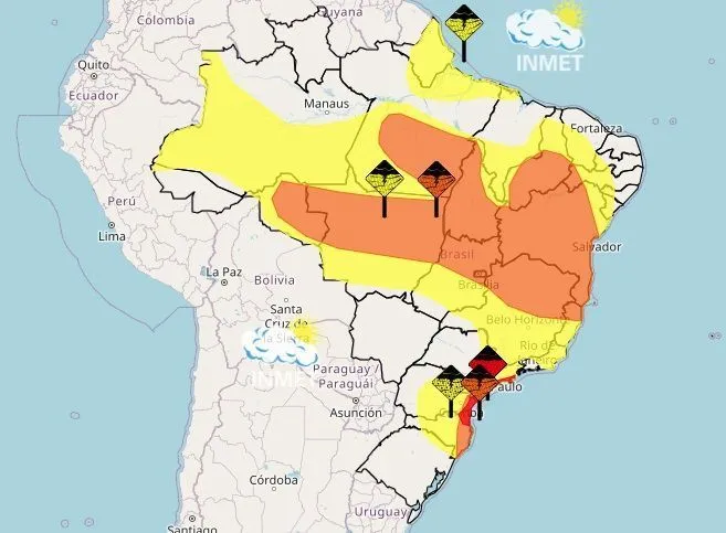 “Grande perigo”: litorais de SC, PR e SP têm alerta vermelho de chuva emitido pelo Inmet