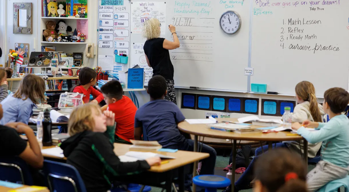 Letra cursiva volta a ser exigida nas escolas da Califórnia