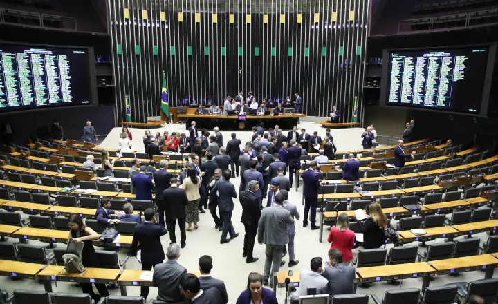 Câmara aprova o Novo Ensino Médio após acordo sobre carga horária de matérias obrigatórias