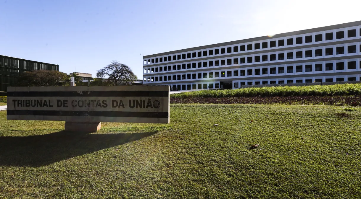 Projeto que aumenta salário de servidores do TCU é aprovado pelo Senado