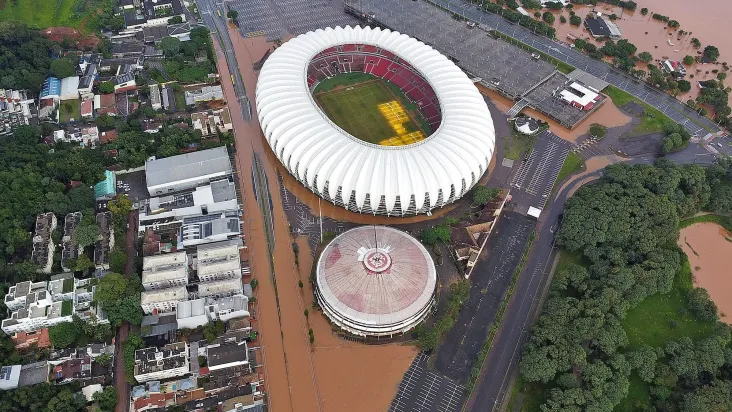 Guaíba chega a 5,30 metros, água avança e devasta Porto Alegre neste domingo