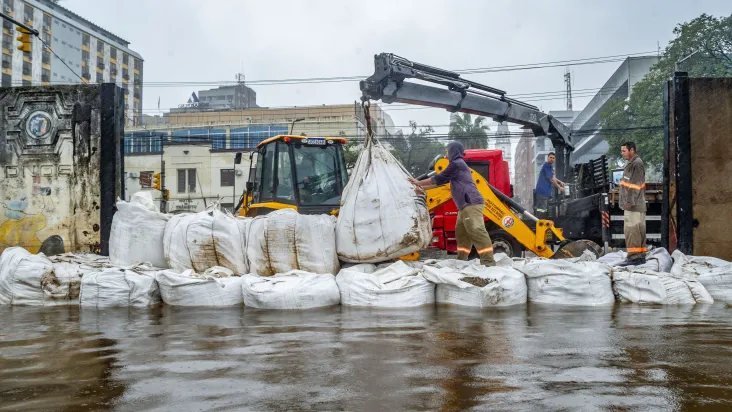 Guaíba volta a ficar abaixo de 4 metros, mas segue acima da cota de inundação