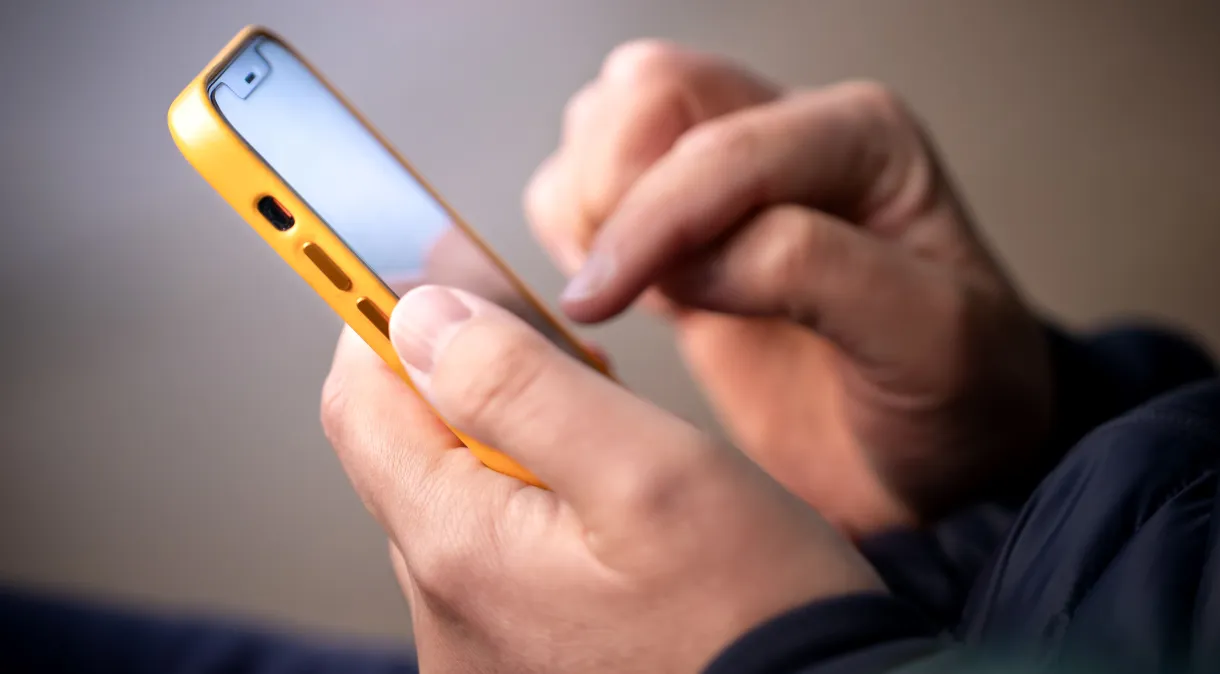 Ministério da Justiça notifica Amazon e Mercado Livre por venda de celulares irregulares e contrabandeados