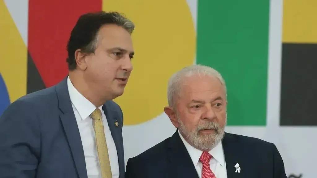 Lula cobra Camilo sobre construção de institutos federais: “Nós temos que fazer acontecer”