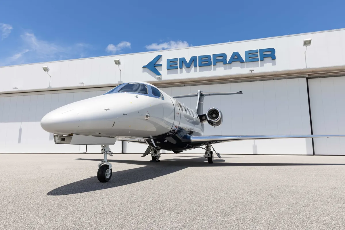 Embraer oferece mais de 160 bolsas de estudos em tecnologia exclusivas para pessoas com mais de 50 anos; veja como se inscrever