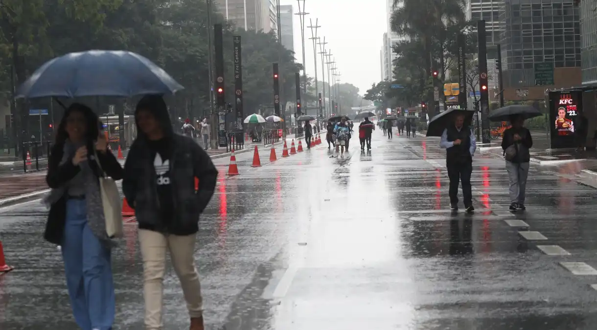 Maior frente fria do ano fará temperatura despencar em SP; veja a previsão