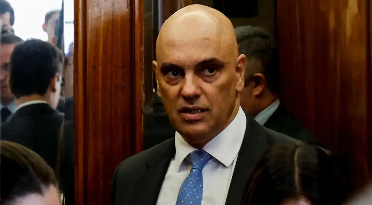 Senadores elaboram pedido de impeachment de Moraes