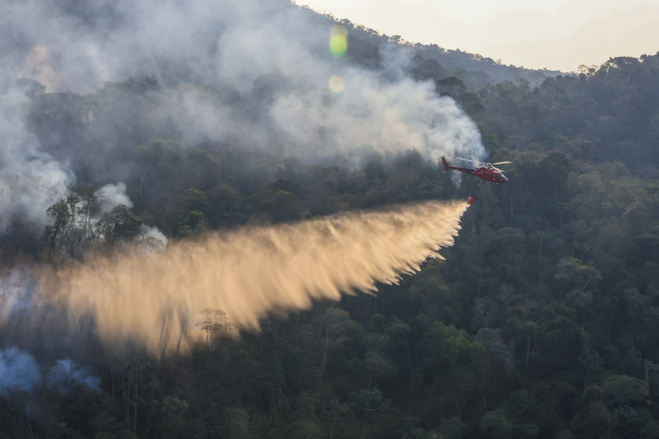 Bombeiros do RJ extinguem mais de mil incêndios florestais em três dias