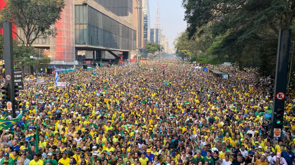 Ato na Av. Paulista é marcado por pedidos de impeachment de Moraes e críticas ao bloqueio do X; veja como foi