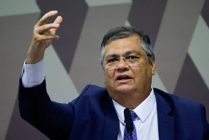 Dino autoriza governo a abrir crédito fora da meta fiscal para combate a incêndios