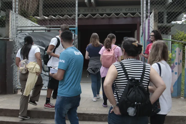 Unesp 2025: 1ª fase tem nível “médio” e questões sobre racismo ambiental e IA