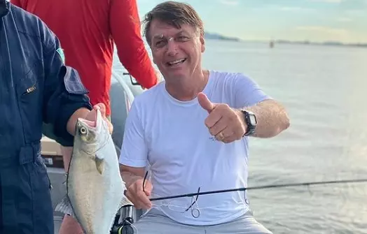 Bolsonaro estava pescando em Alagoas quando soube da operação da PF, dizem aliados