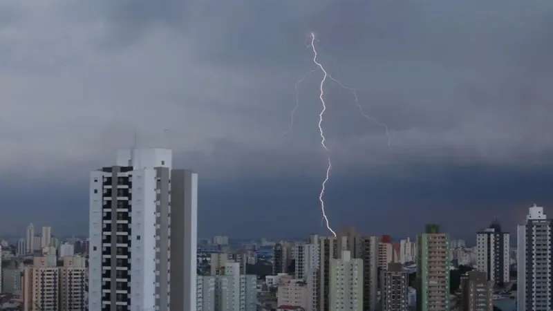 Estado de São Paulo deverá ter temporais durante fim de semana, diz Defesa Civil