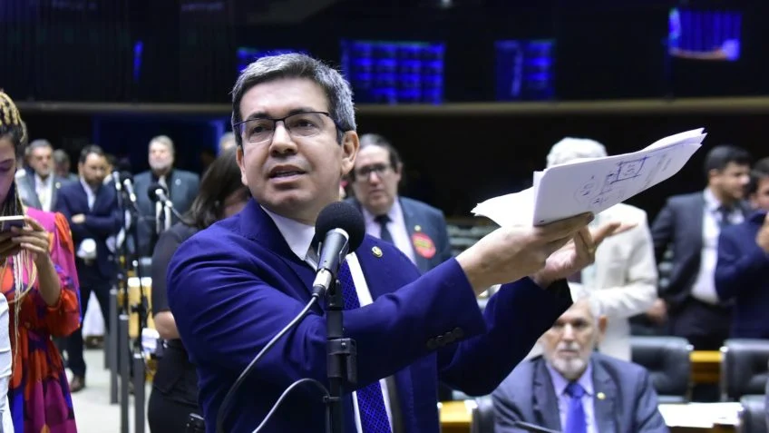 Randolfe Rodrigues retira projeto que altera votação ao Senado Federal