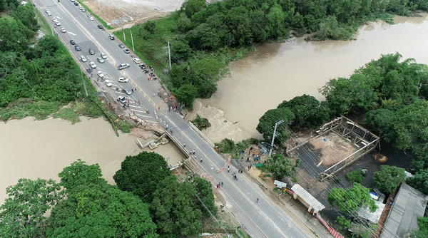 Chuvas intensas derrubam ponte em município do Espírito Santo