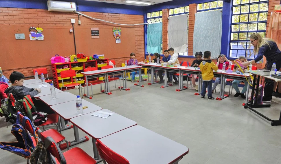 Brasil tem 619 mil crianças e adolescentes em privação extrema da educação