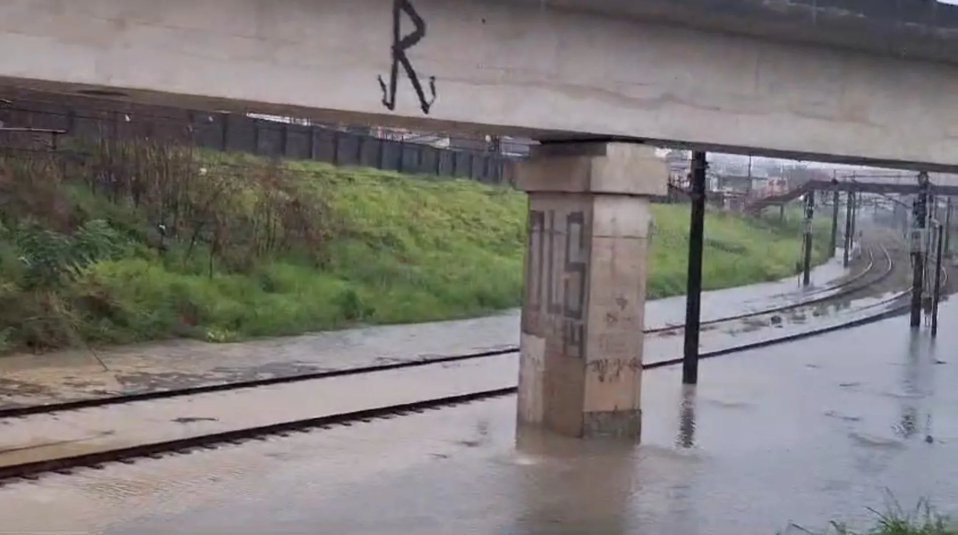 Chuva provoca paralisação no metrô do Recife nesta terça-feira (14)