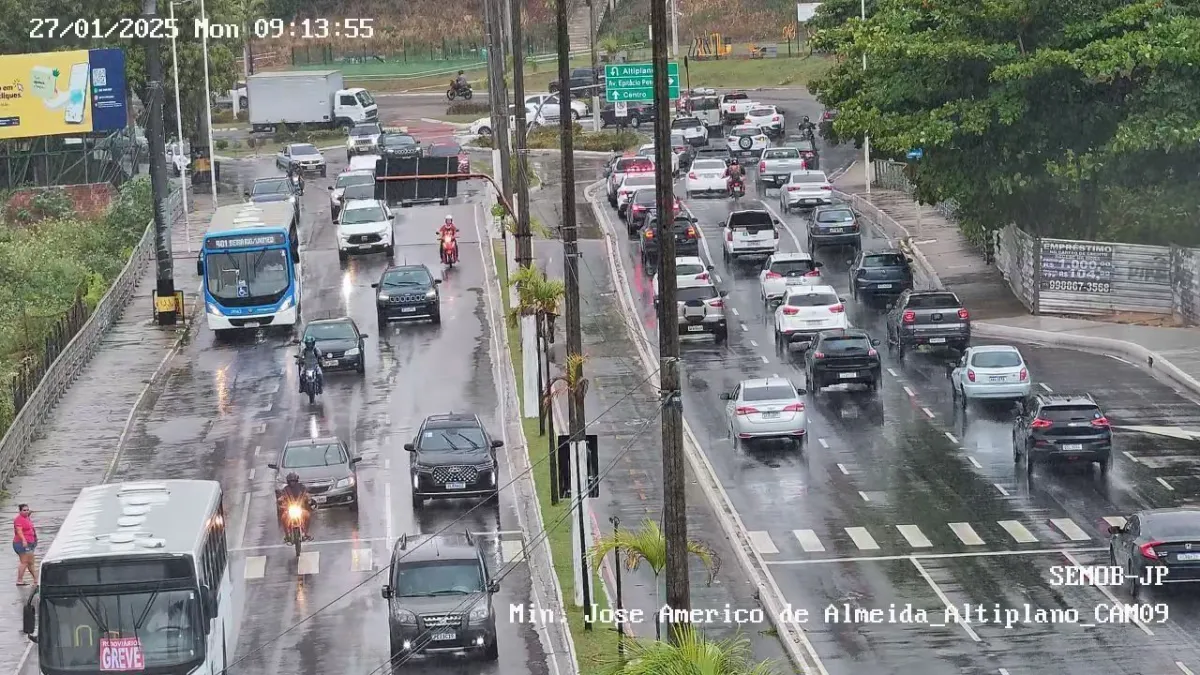 Greve de motoristas de ônibus em João Pessoa chega ao segundo dia