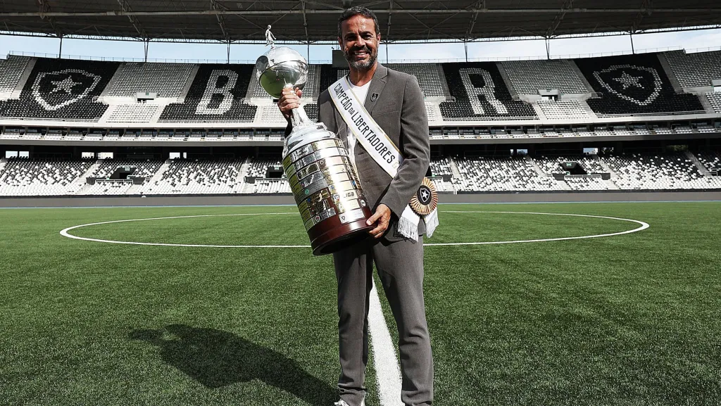 Botafogo anuncia saída de Artur Jorge, técnico campeão da Libertadores