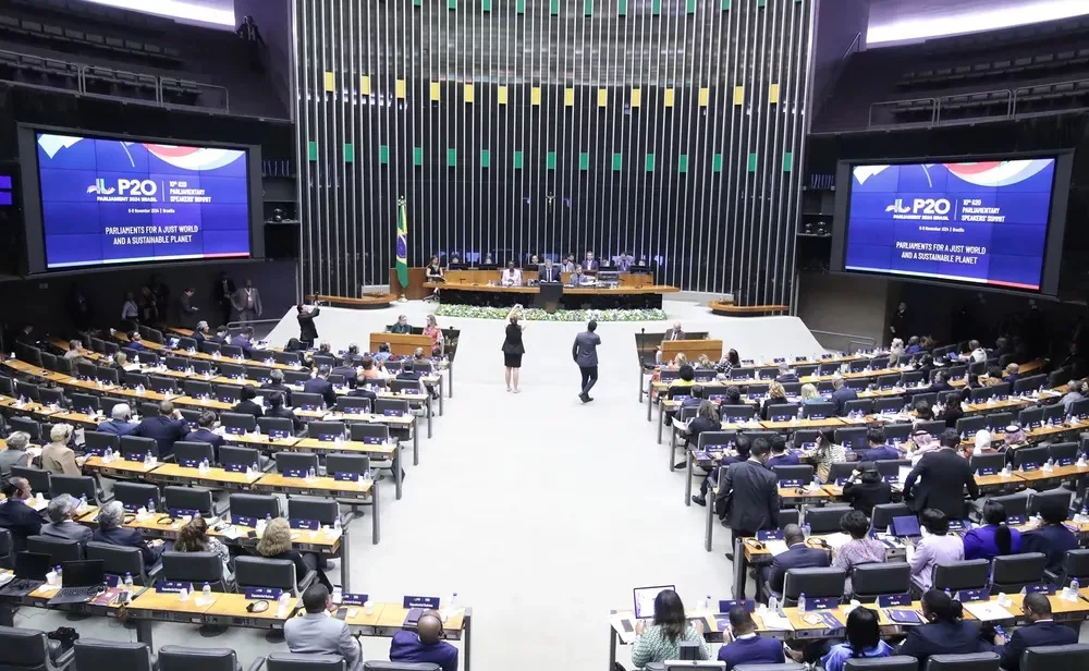 PEC do 6×1 é protocolada na Câmara dos Deputados