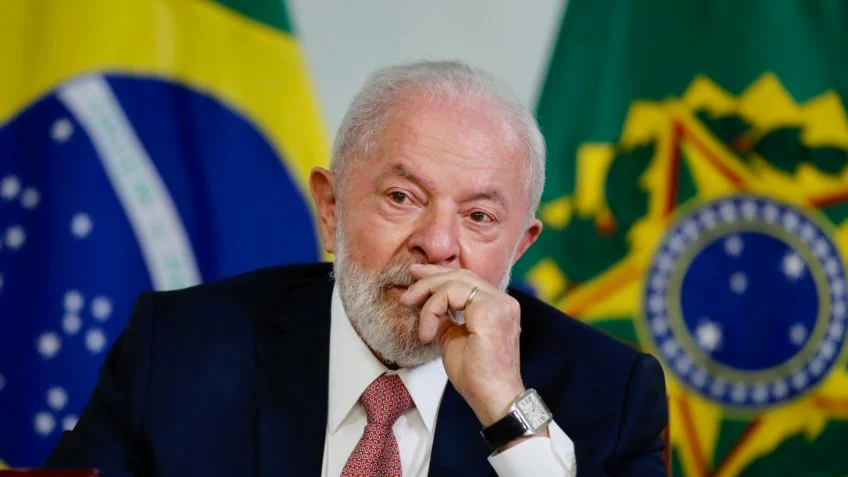 Pesquisa aponta queda na aprovação do governo Lula