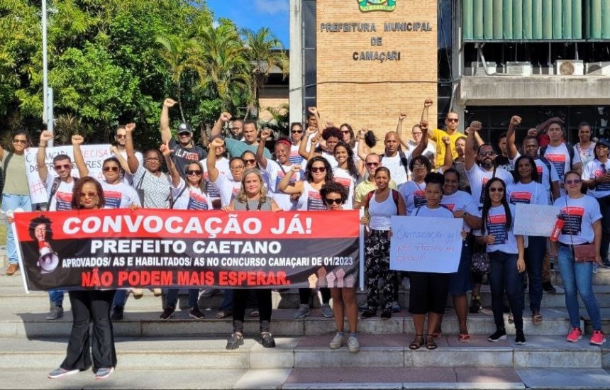 Concursados em Camaçari protestam por convocações e cobram transparência da prefeitura