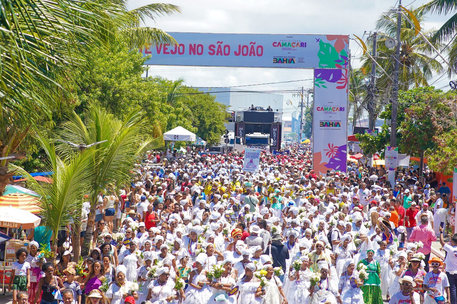 Caetano destaca novidades do Festival de Arembepe; grande público esteve na abertura