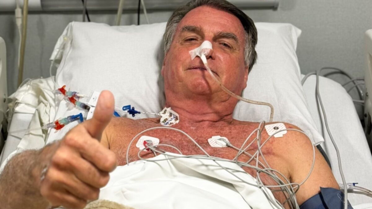 Bolsonaro permanece na UTI e inicia alimentação oral leve após cirurgia intestinal