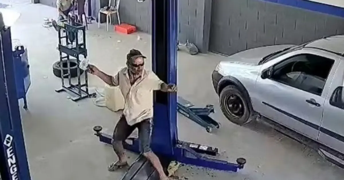 Polícia prende autor de tiro que matou homem em oficina de Xique-Xique; câmera flagrou ação