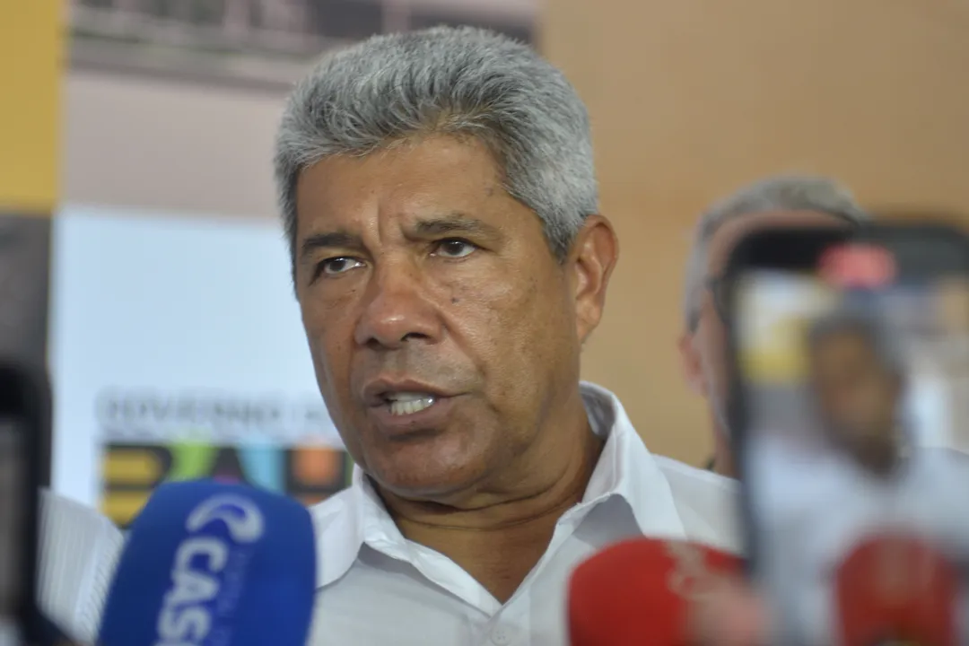 “Violência não resolve democracia”, diz Jerônimo sobre invasão na Câmara