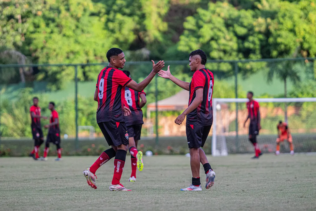 Vitória vence a Ponte Preta e vai à semifinal da Série B do Brasileiro