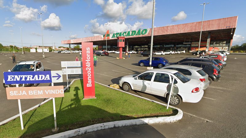 Tiroteio deixa duas pessoas baleadas e clientes em pânico em supermercado de Salvador