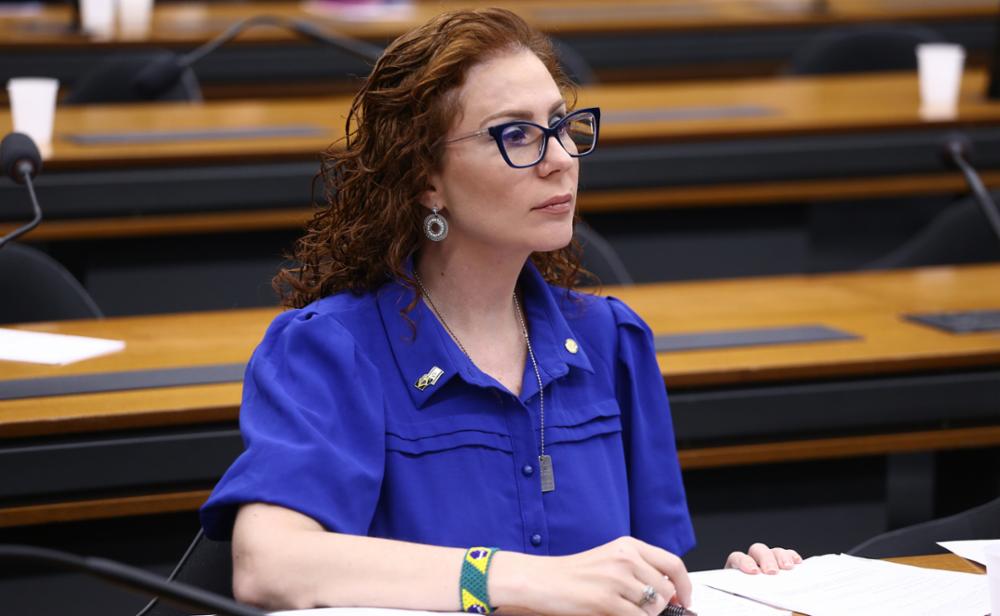 STF condena Carla Zambelli a 10 anos de prisão e determina perda de mandato